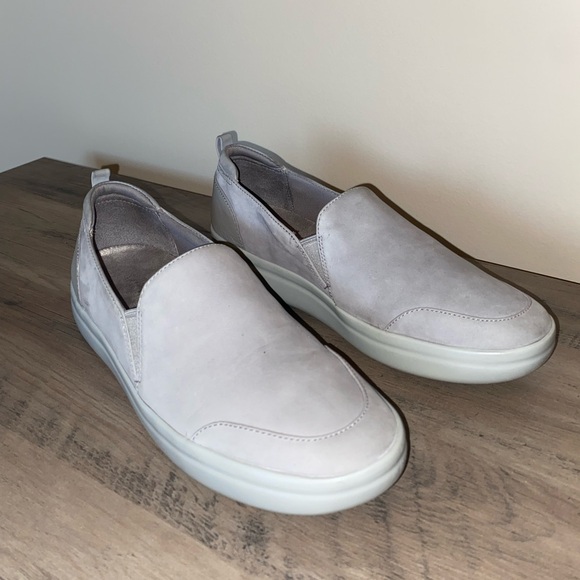 Vionic Penelope slip on sneaker in gray. Size 7.5 - Picture 4 of 13